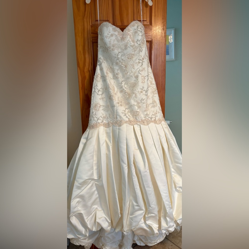 Oleg Cassini wedding dress